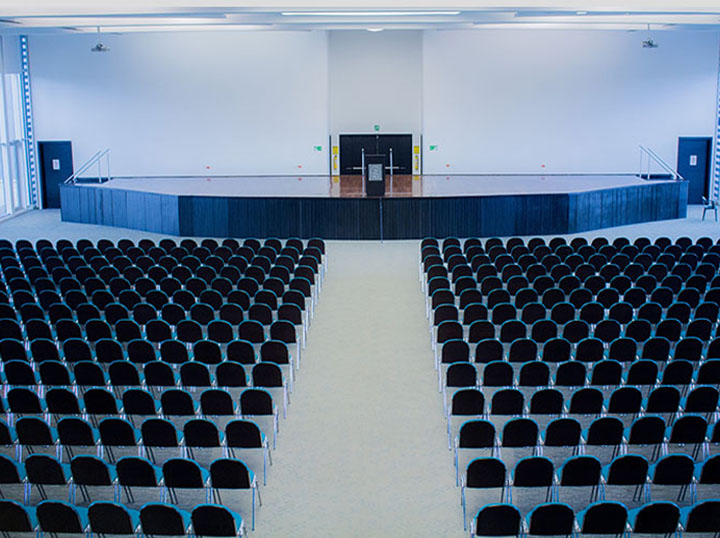 Auditorios y Salas VIP.