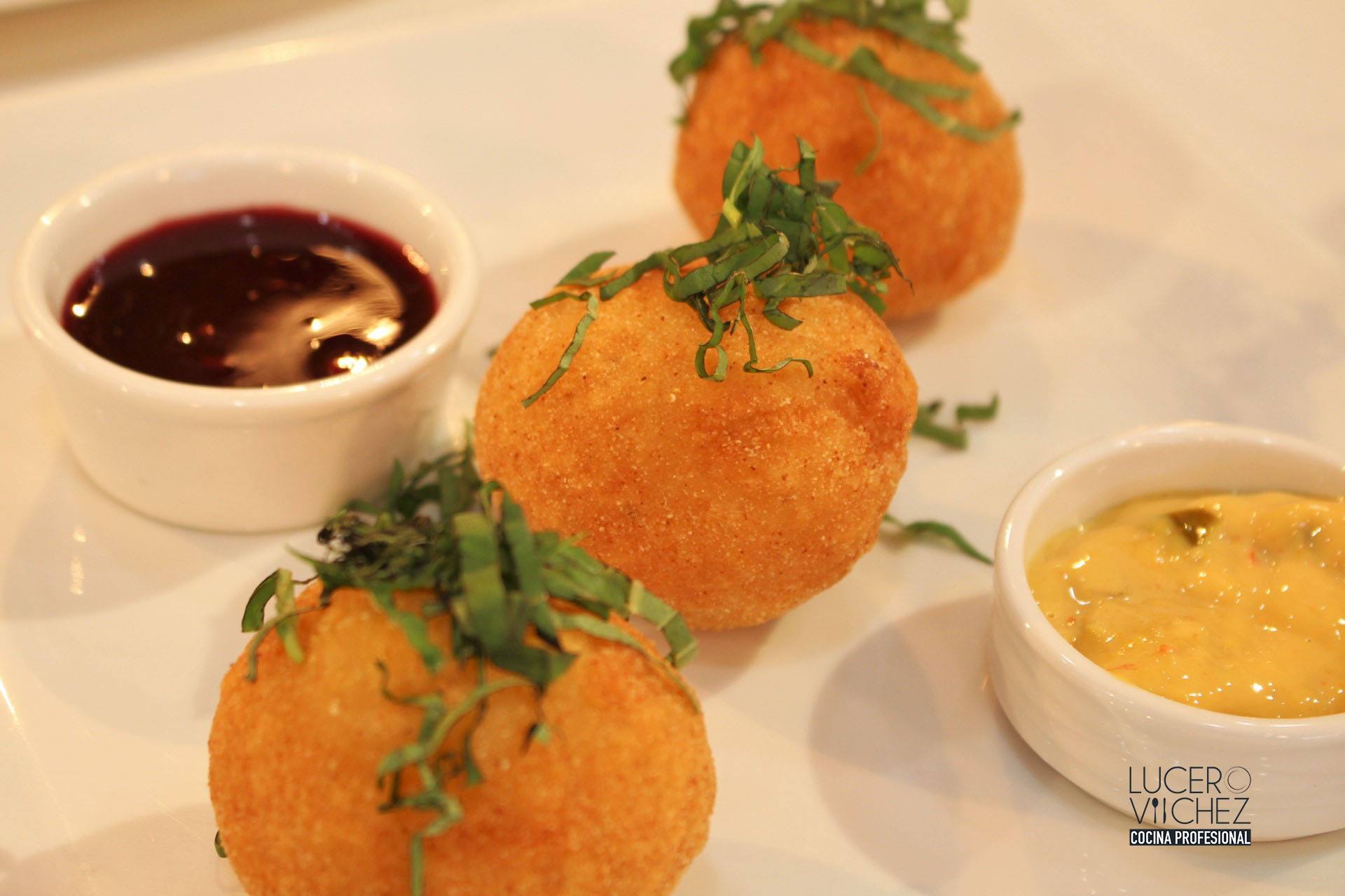 BUÑUELOS DE POLLO