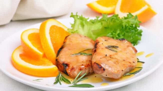 Chuletas de cerdo con salsa de naranja